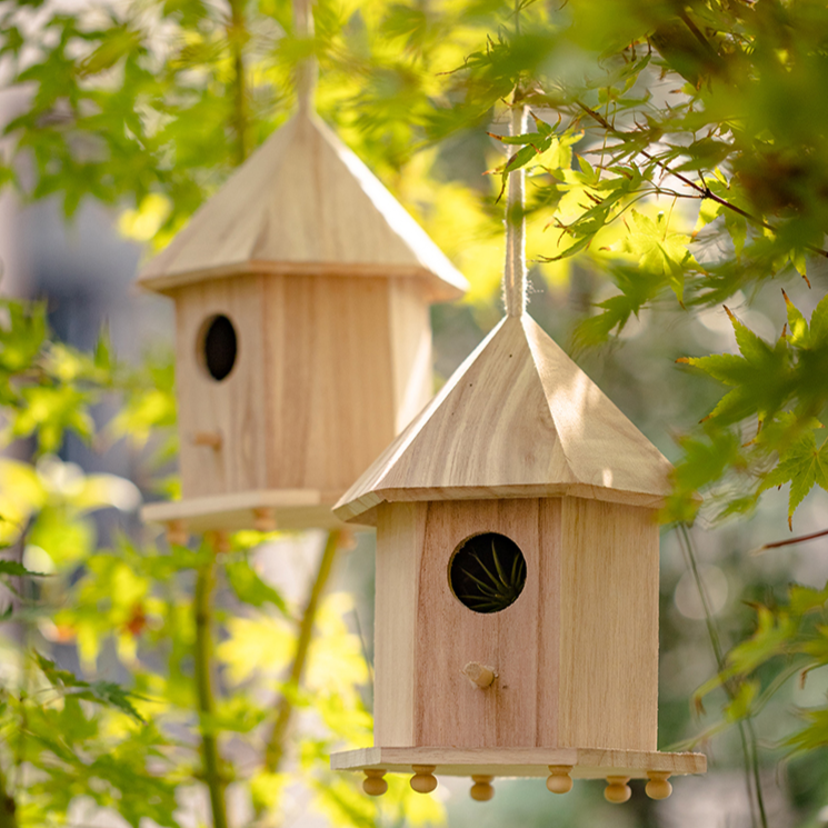 Vogelhäuschen aus natürlichem Massivholz