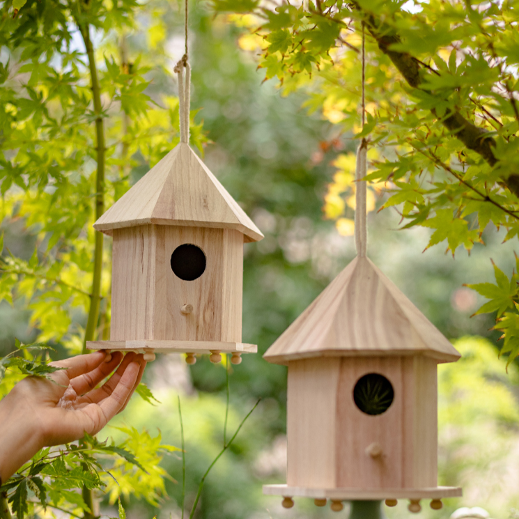 Vogelhäuschen aus natürlichem Massivholz